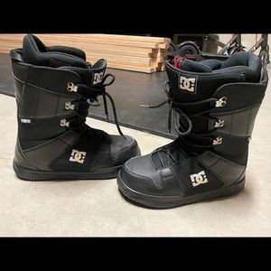 Men’s DC snowboarding boots
